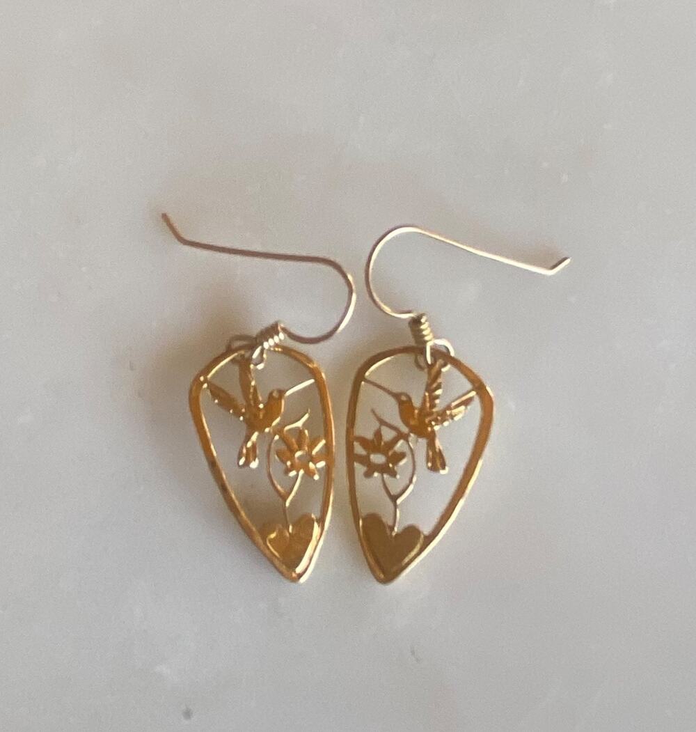 Vintage WILD BRYDE Gold Tone Hummingbird Filigree Dangle Earrings Heart Flower